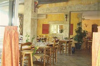 Hotel Des Pins 3*