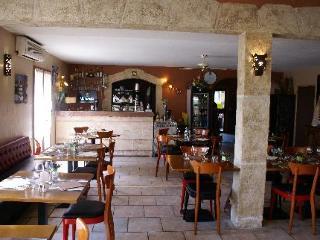 Des Pins Hotel
