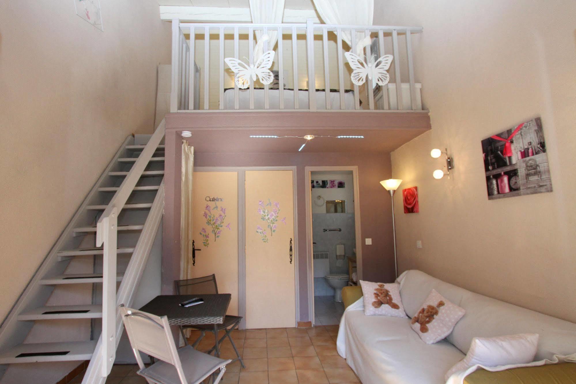 Des Pins Hotel 3*